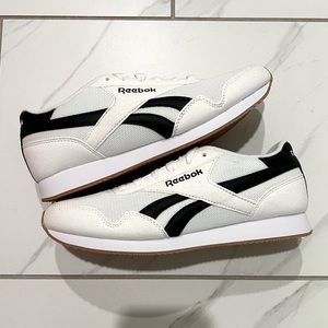 Reebok Sneaks. Size 7.5. NEVER WORN